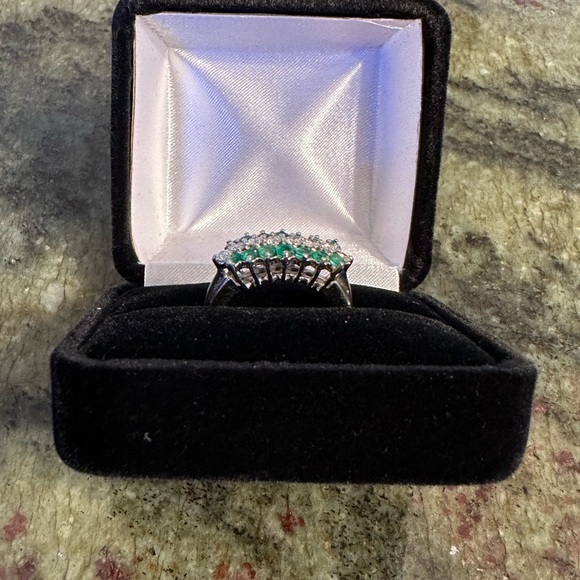 14k White Gold Diamond And Emerald Ring Size 6 1/2 - Picture 2 of 8